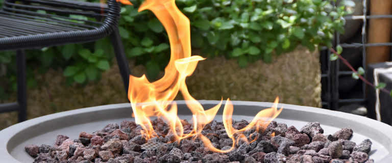 How To Choose The Right Fire Pit For Your Backyard